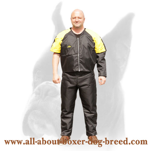 Reliable scratch jacket for protection while heavy-duty training 